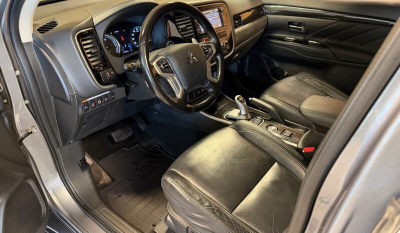 
								Mitsubishi Outlander PHEV INSTYLE+ — 2016 full									