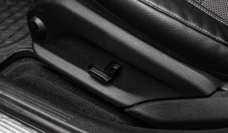 
								Mercedes-Benz E 300 e Berline Hybride Rechargeable 320 ch / Caméra / Éclairage d’ambiance / Pack Nuit / Jantes alliage / Automatique full									