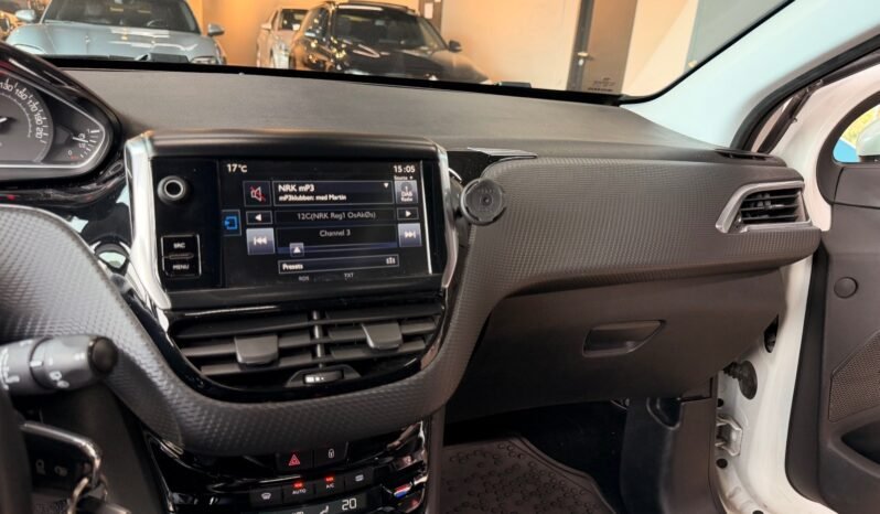 
								Peugeot 2008 1.2 PureTech 110 ch – Automatique, DAB, Toit panoramique, LED full									